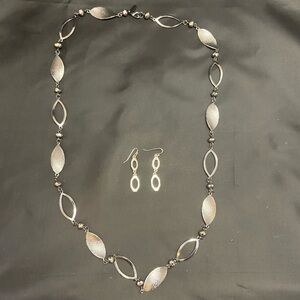 Set- Anthracite link necklace and silver plated link earrings